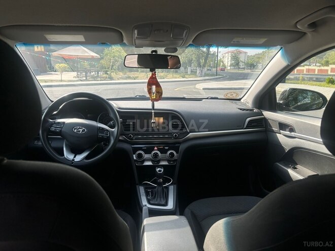 Hyundai Elantra-11