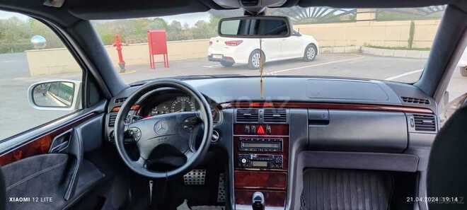 Mercedes E 220-3
