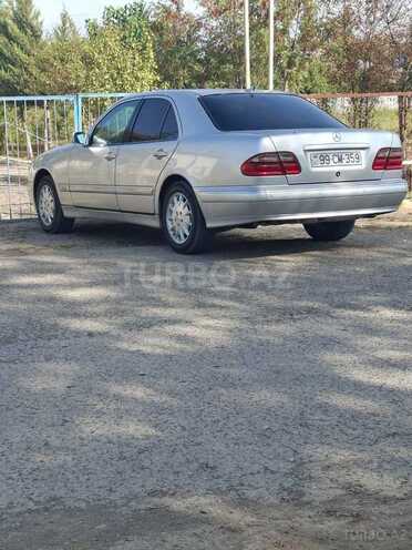 Mercedes E 220-2