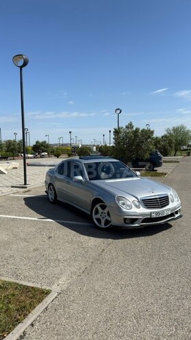Mercedes E 240-1
