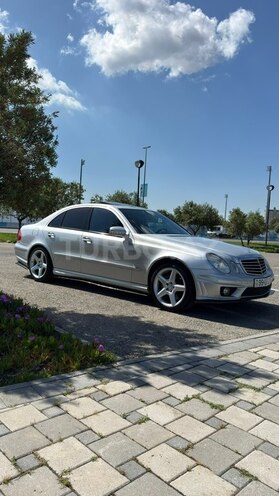 Mercedes E 240-4