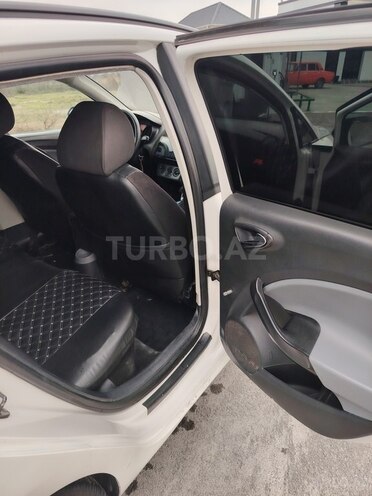SEAT Ibiza-13