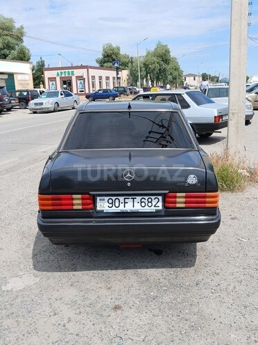 Mercedes 190-2