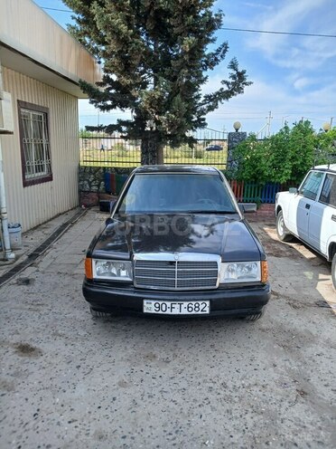 Mercedes 190-10