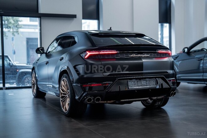 Lamborghini Urus SE-4