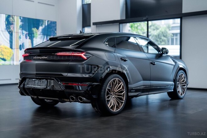 Lamborghini Urus SE-6