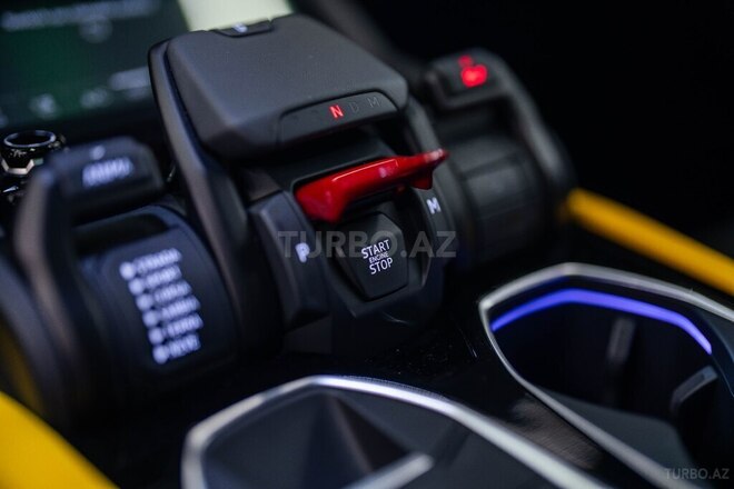 Lamborghini Urus SE-15