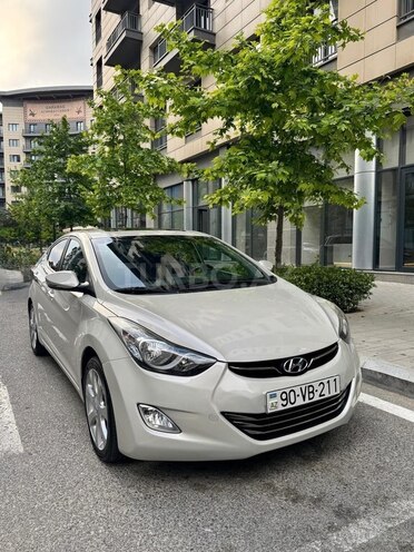 Hyundai Elantra-1