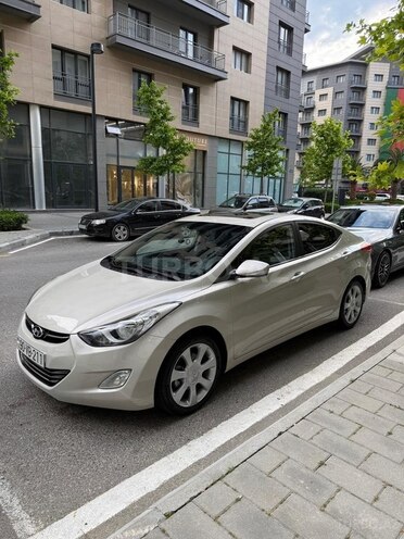Hyundai Elantra-2