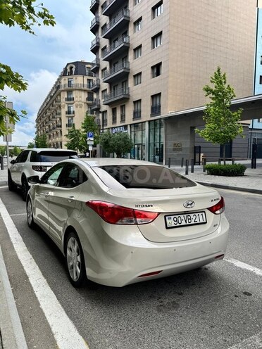 Hyundai Elantra-5