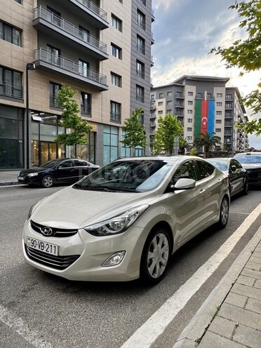 Hyundai Elantra-3