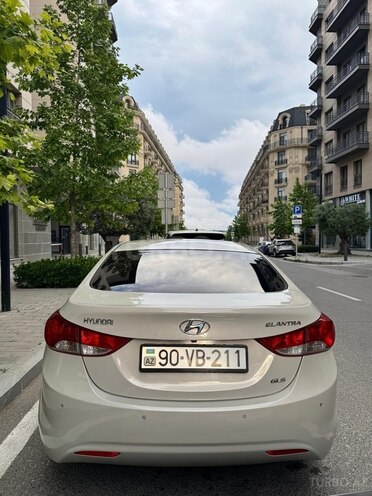 Hyundai Elantra-6