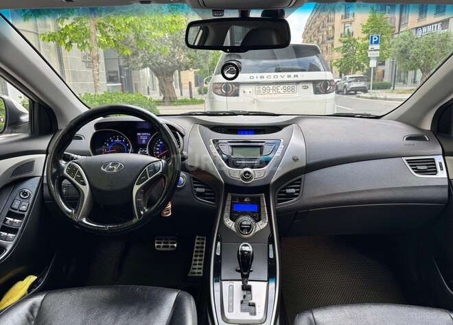 Hyundai Elantra-8