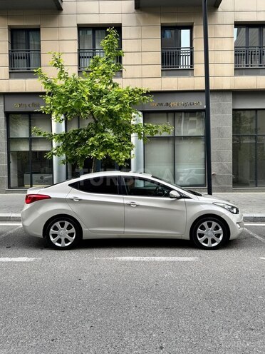 Hyundai Elantra-7