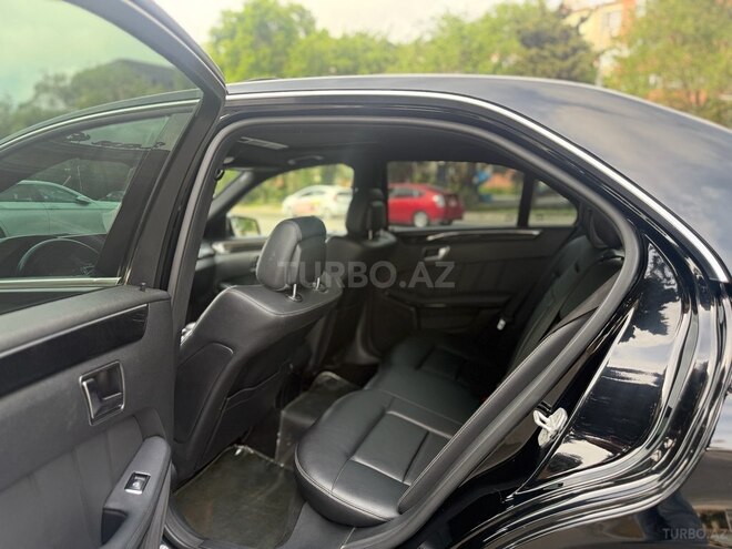 Mercedes E 220-11