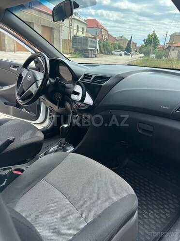 Hyundai Accent-3