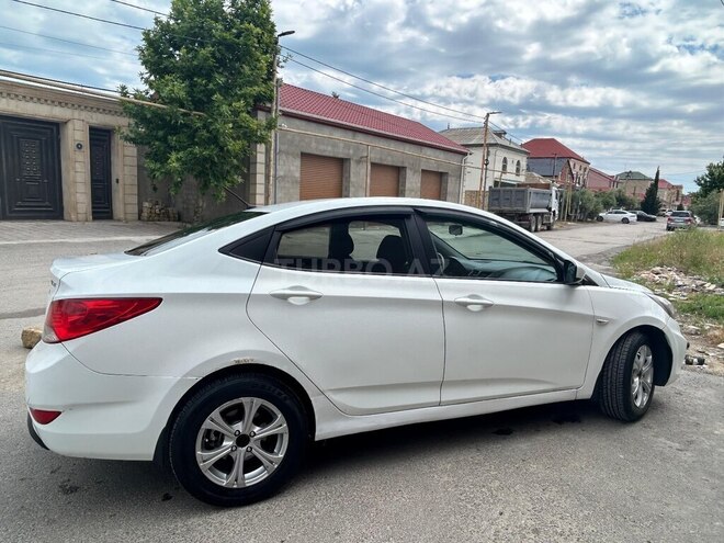 Hyundai Accent-6