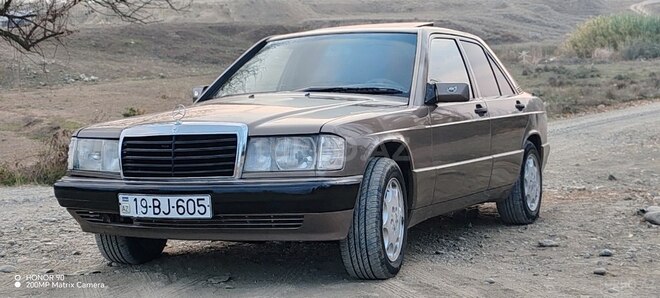 Mercedes 190-2