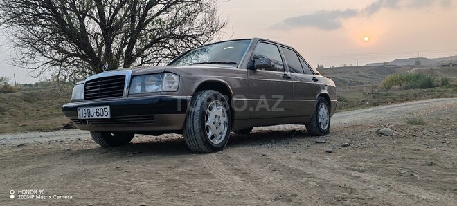 Mercedes 190-4