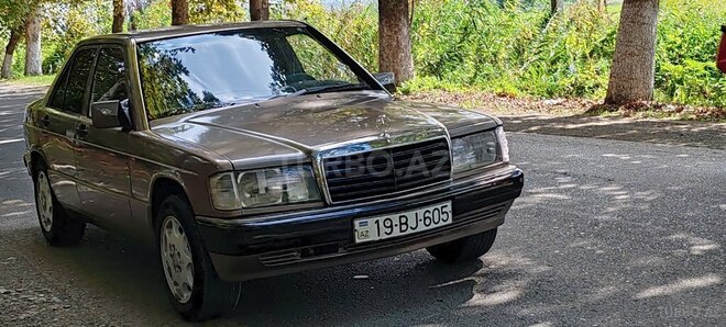 Mercedes 190-9