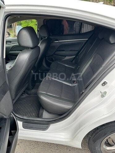 Hyundai Avante-8