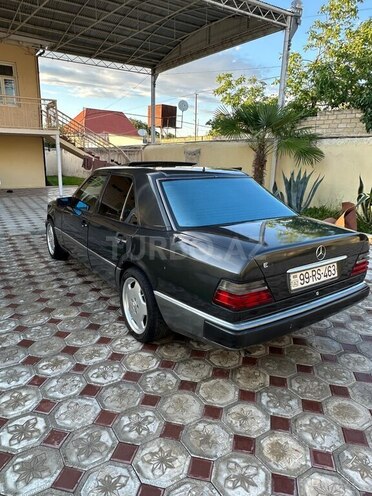 Mercedes 230 E-2