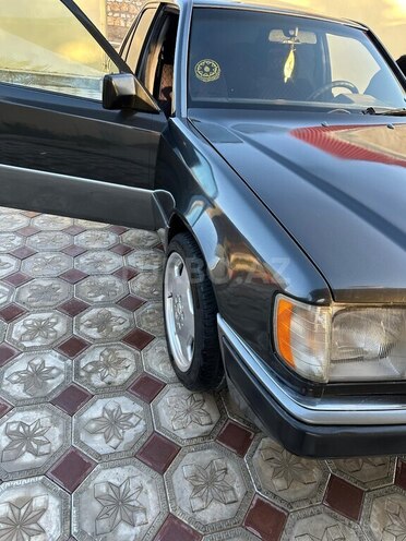 Mercedes 230 E-6