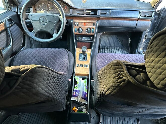 Mercedes 230 E-8