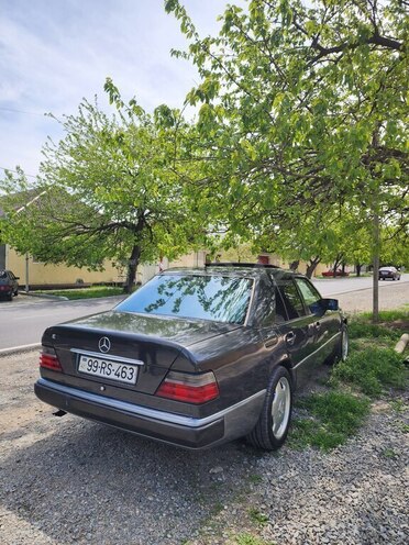 Mercedes 230 E-10