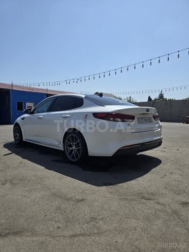 Kia K5-4