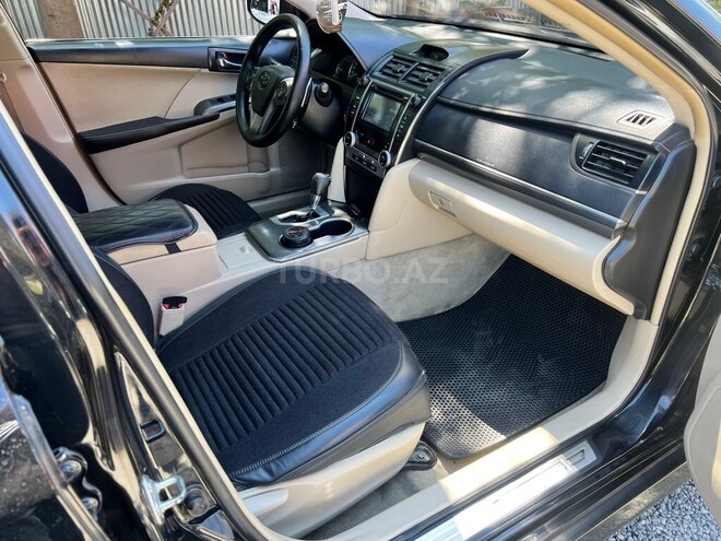 Toyota Camry-9