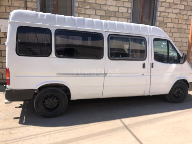 Ford Transit-3