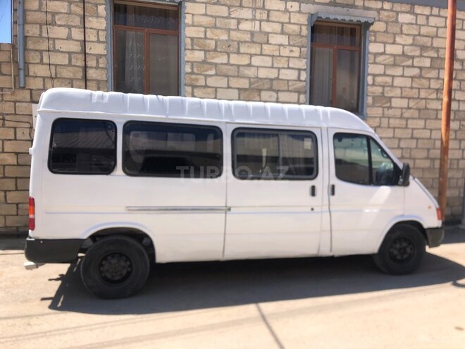 Ford Transit-9