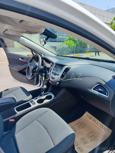 Chevrolet Cruze-12