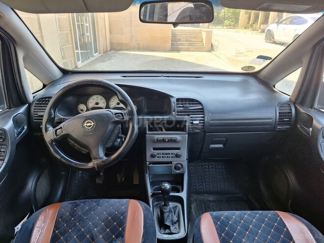 Opel Zafira-9