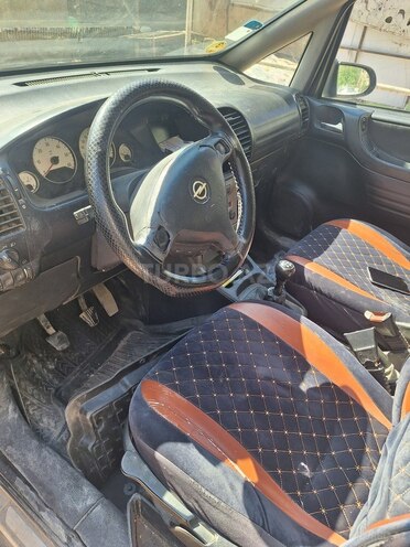 Opel Zafira-11