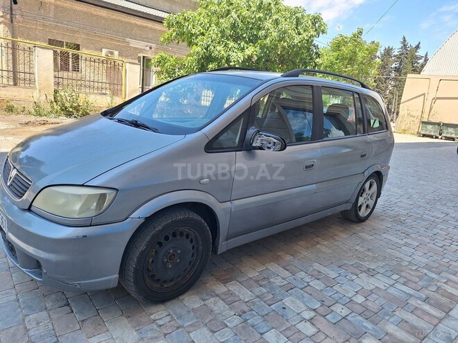 Opel Zafira-8