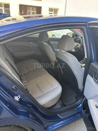 Hyundai Elantra-7
