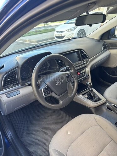 Hyundai Elantra-6