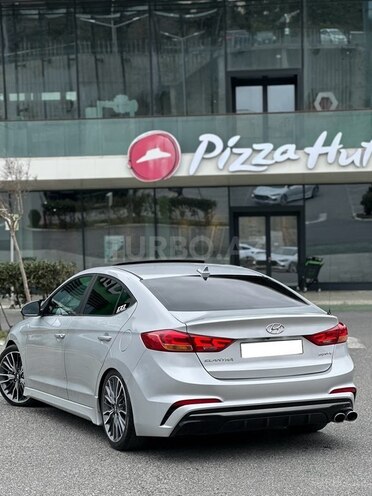 Hyundai Elantra-5