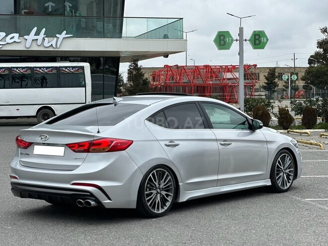 Hyundai Elantra-3