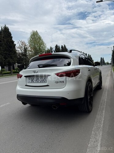 Infiniti QX70S-7