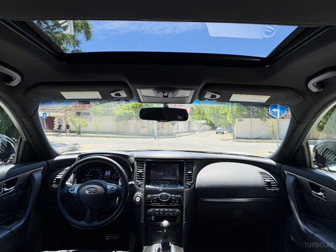 Infiniti QX70S-10