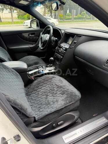 Infiniti QX70S-14