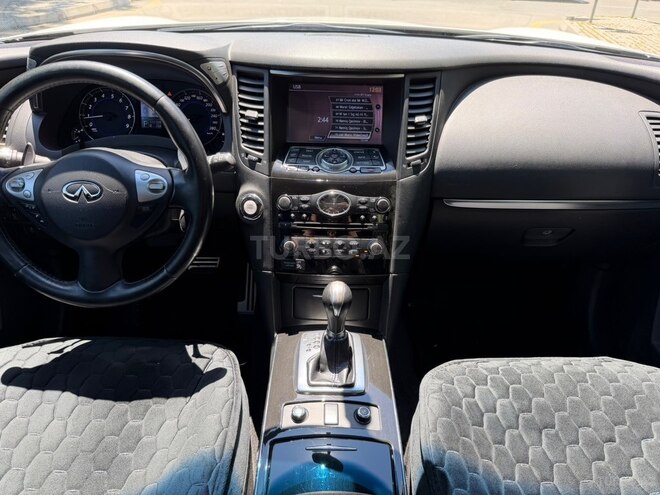Infiniti QX70S-11