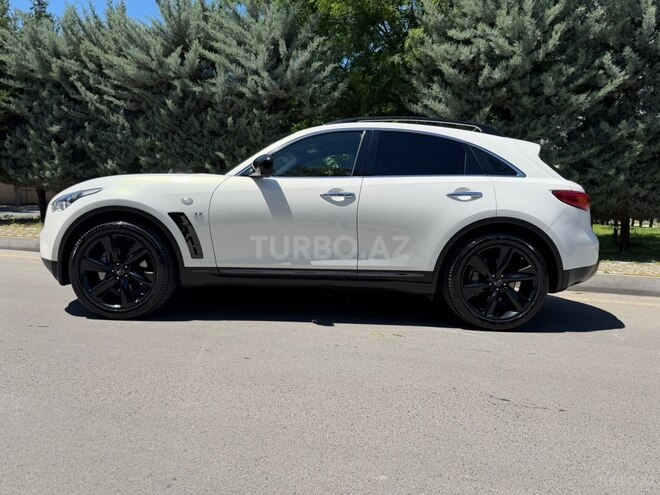 Infiniti QX70S-6