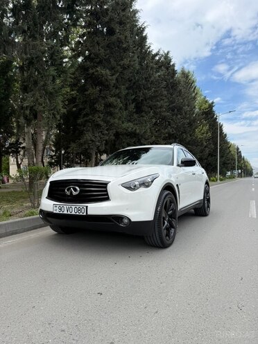 Infiniti QX70S-4