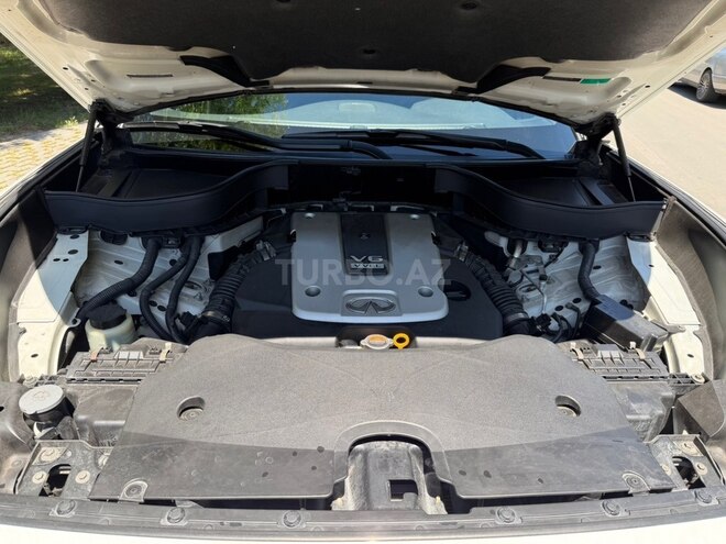 Infiniti QX70S-16