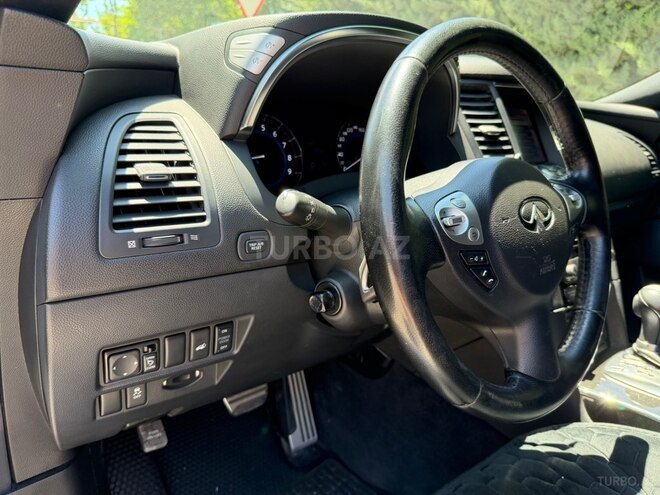 Infiniti QX70S-12