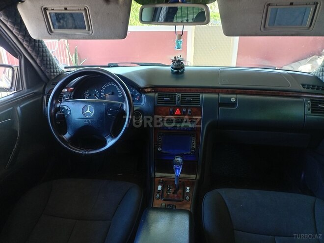 Mercedes E 220-5